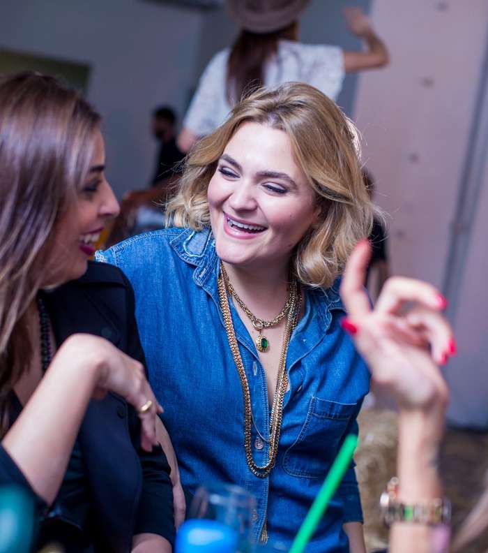 مصممة المجوهرات مينا موخي ومصممة الاحذية ايما بطرس في حفل Who's next and Galleries Lafayette