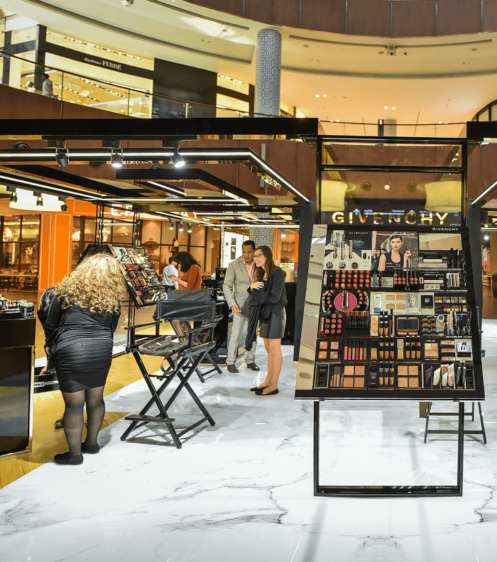 خبراء المكياج العالميين من جيفنشي في دبي مول!