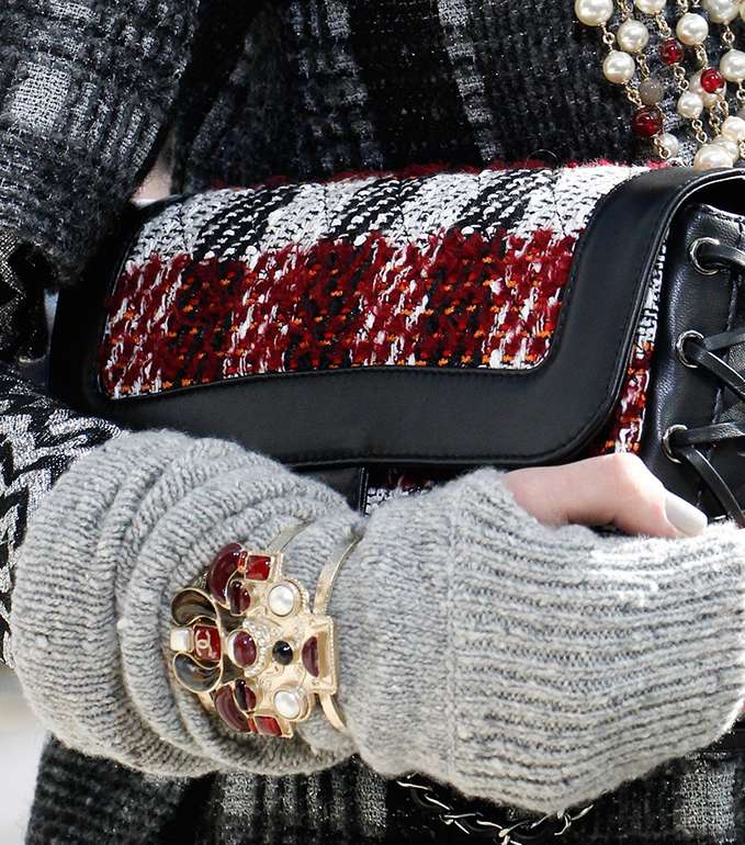 حقيبة CHANEL التويدية مع الشرائط لشتاء 2017