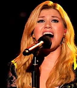 عن فئة Best Pop Vocal Album فازت ألبوم Stronger لـ Kelly Clarkson