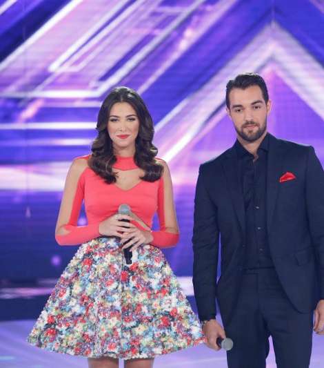 مقدما البرنامج باسل ألزارو ودانييلا رحمة 