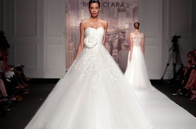 بالصور، مجموعة فساتين زفاف Rosa Clará في أسبوع برشلونة العرائسي