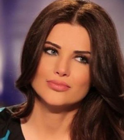 إطلالة مقدمة برنامج