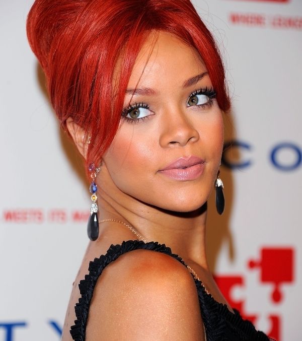 ريهانا اعتمدت بالشعر الأحمر لفترة طويلة