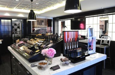 صور افتتاح محل بوبي بروان في بيروت | ادوات مكياج Bobbi Brown 