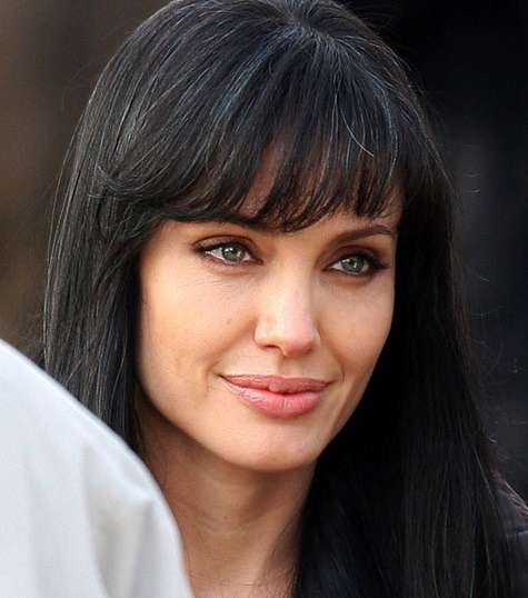 تسريحة الغرّة مع الشعر الأبيض