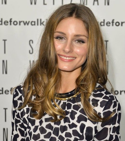 أوليفيا وإطلالة أنيقة في Stuart Weitzman في ميلانو