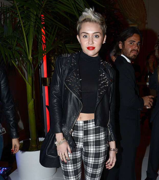 من صيحات الموضة التي تعتمدها مايلي سايرس، Crop tops