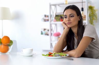 أطعمة تحميك من شعور الإكتئاب والقلق