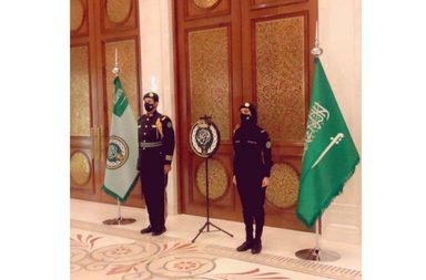 في سابقة من نوعها..صورة إمرأة في صفوف الحرس الملكي السعودي!