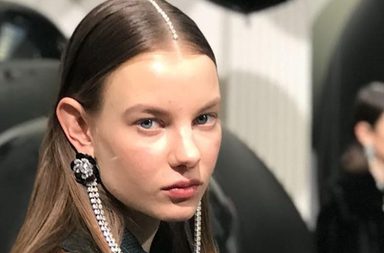 صيحة شعر تعكس فخامة لافتة في أسبوع الموضة في لندن...هل تعتمدينها؟