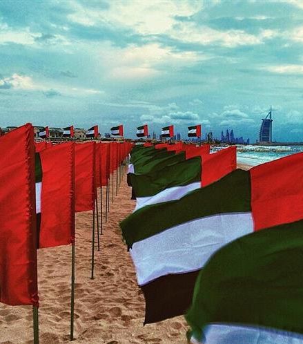 شواطىء البحر في دبي تحتفل بمناسبة العيد الوطني
