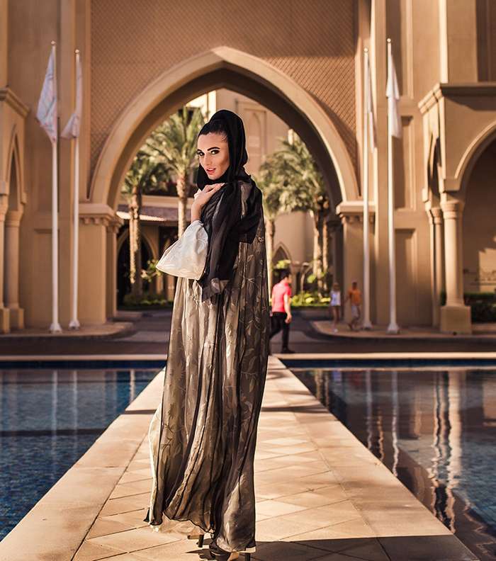 اطلالات انيقة وراقية خلال شهر رمضان مع عبايات Adore