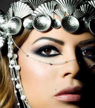 مصمّمة الأزياء رزان العزوني، تكرّس حياتها للتعبير الإبداعي