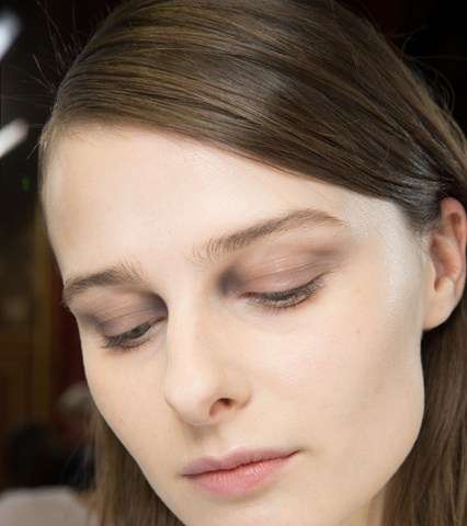 ظلال العيون الداكنة مع Dries Van Noten