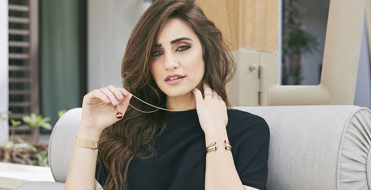 ايميه صياح تحتفل بعيد ميلادها مع زوجها... وقبلتهما تشعل الانترنت!