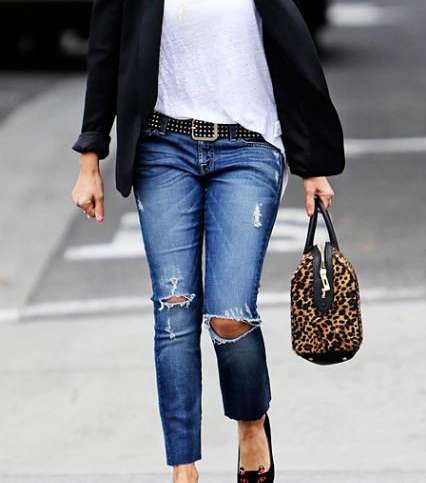 نسقي النظارات الشمسية بزجاج المرايا الملون مع الجينز