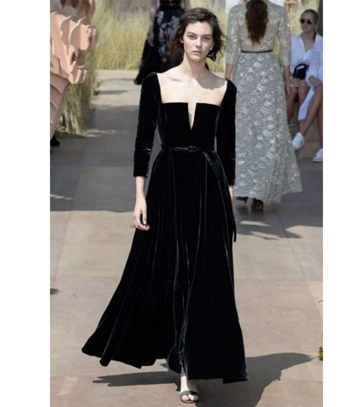 موديلات فساتين طويله مكممه