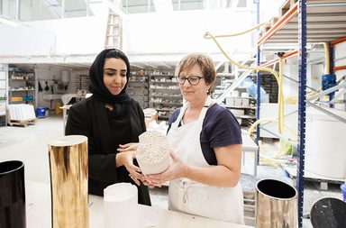 ياسمينة في جولة مع نساء رائدات مشاركات في أسبوع دبي للتصميم