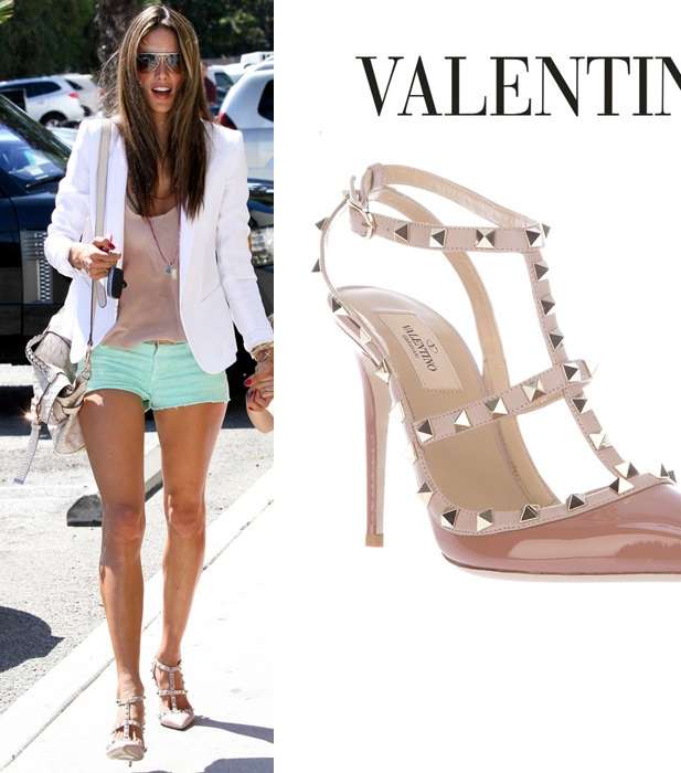 نسّقي حذاء فالينتينو Rockstud بموضة النيود مع الملابس بألوان الباستيل