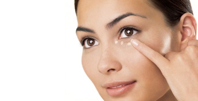 خلطات طبيعية لتحت العيون