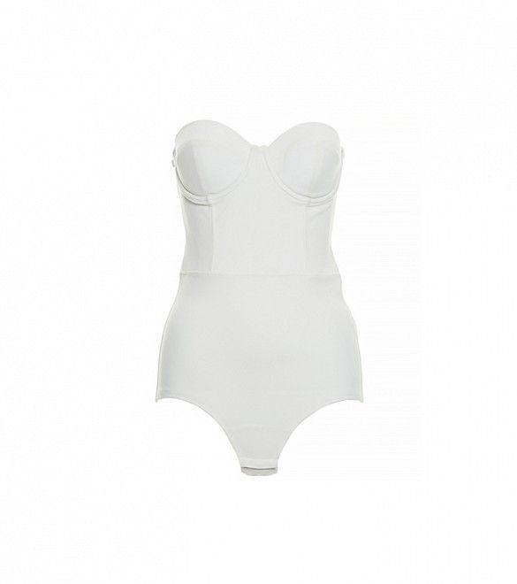 اختاري الـ Bodysuit بقصّة عارية على الأكتاف