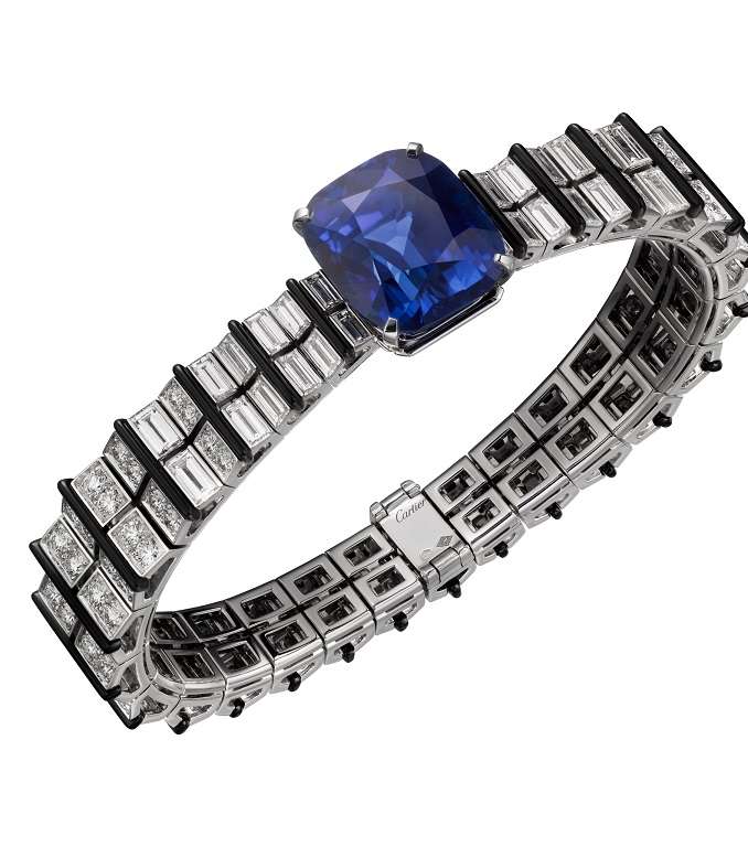 سوار أليجوري مصنوع من الذهب الأبيض، حجر واحد من الياقوت الأزرق السيريلانكي من مجموعة Cartier Magicien