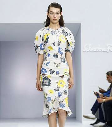 فستان مطبع بالازهار من مجموعة Salvatore Ferragamo الجديدة لصيف 2017