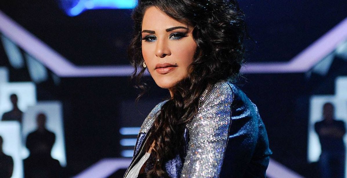 حذاء أحلام يسبب لها السخرية... فهل خلعته فعلاً خلال برنامج "ارب ايدول"؟