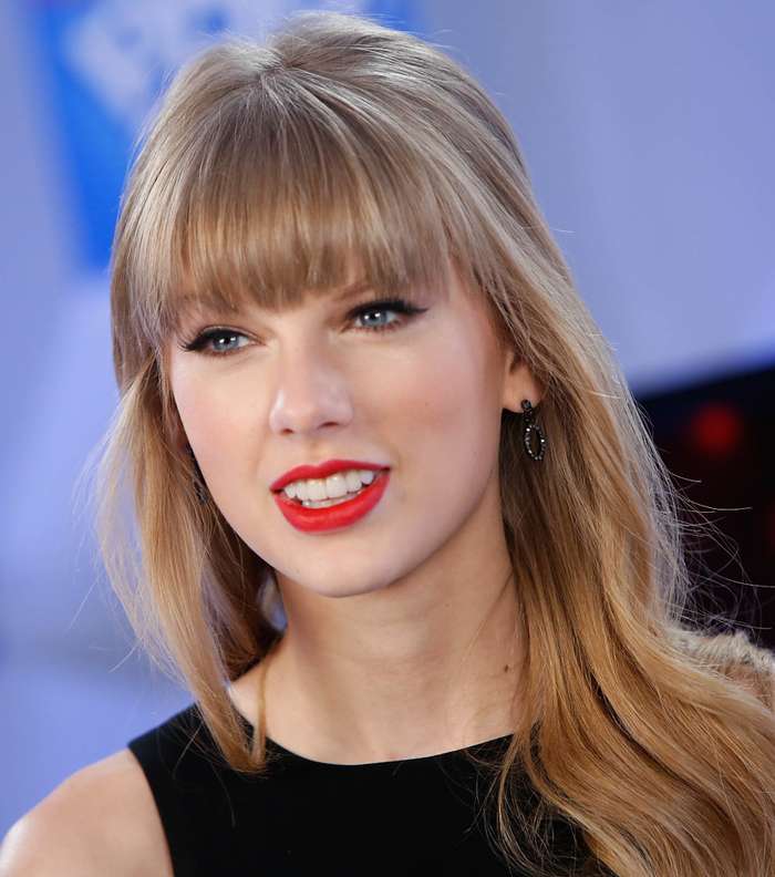 اعتمدي الغرة المتساوية الطول مع شعرك الطويل