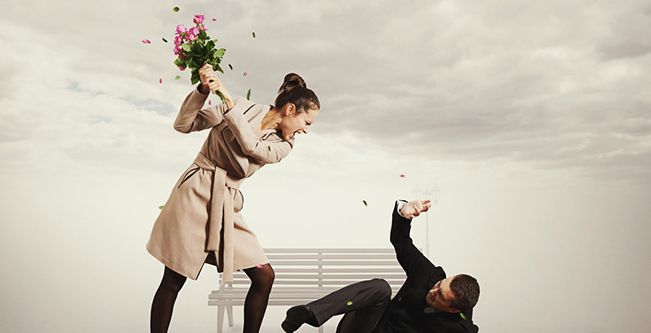 كيف تتصرفين حين يذكر شريكك إسمها؟
