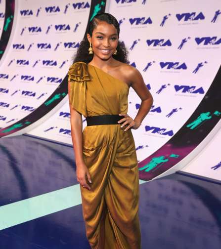 يارا شاهيدي بفستان حريري من Zimmerman في حفل VMA 2017