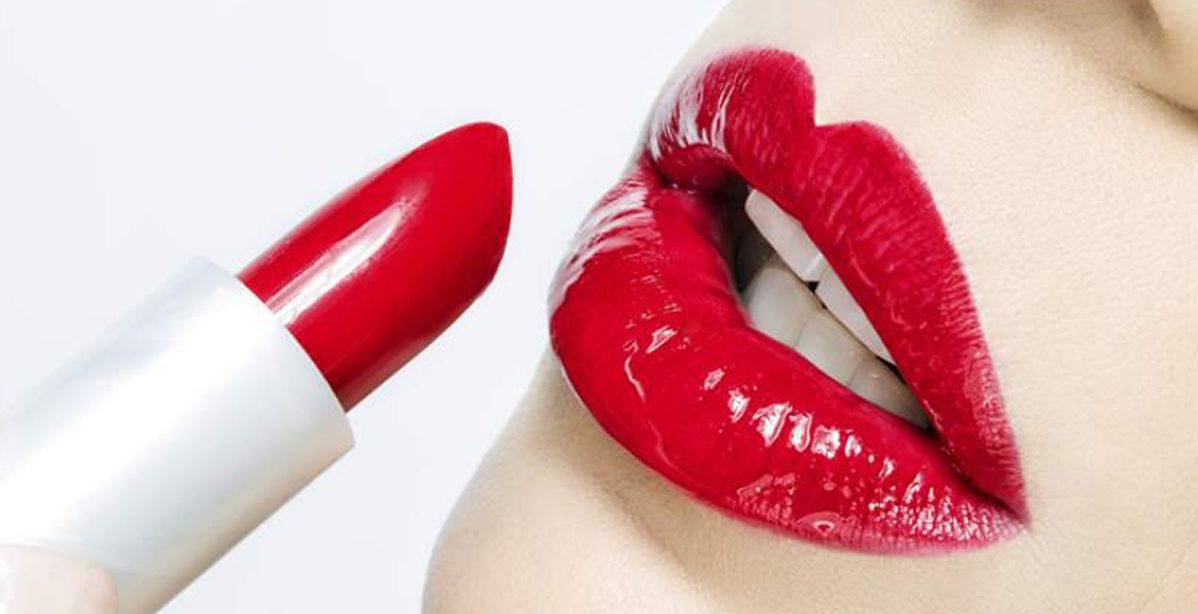 لهذا العام طريقة جديدة لتطبيق أحمر الشفاه!