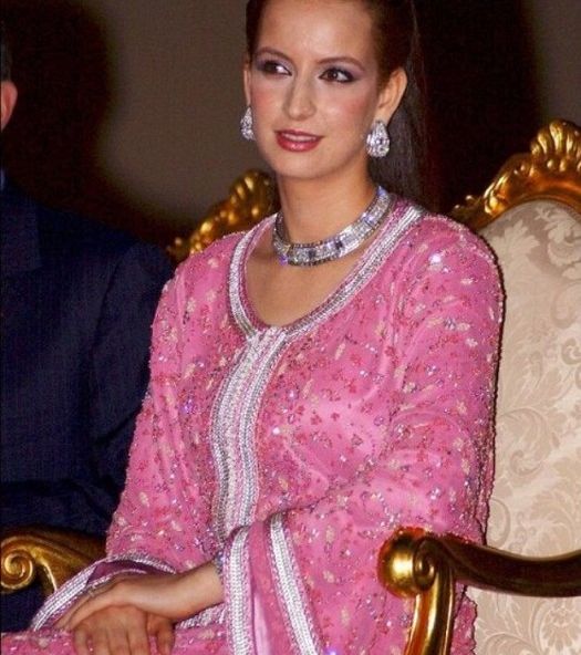 لإطلالة أنيقة كالأميرة لالا سلمى، اختاري أجمل القفاطين
