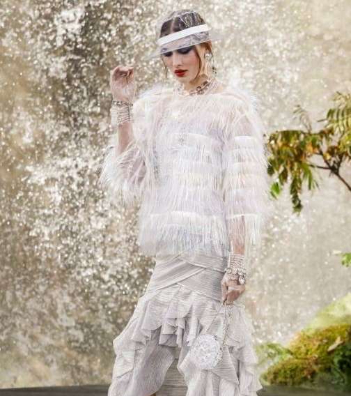 تعرفي مع ياسمينة على مجموعة علامة CHANEL للملابس الجاهزة لربيع وصيف 2018