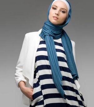 للمرأة المحجبة: ارتدي البلايزر فوق ملابسك