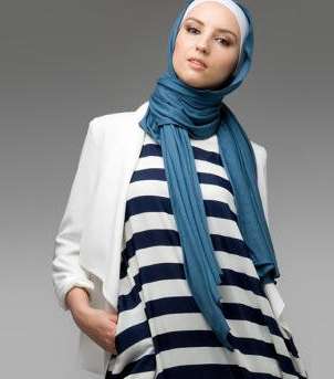 للمرأة المحجبة: ارتدي البلايزر فوق ملابسك