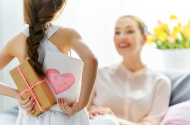 مستحضرات تجميل عالمية أطلقت لتسعد الأم في عيدها