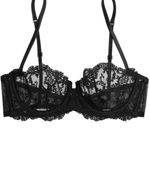 حمالة صدر من الدانتيل من La perla لاطلالة انيقة وانثوية