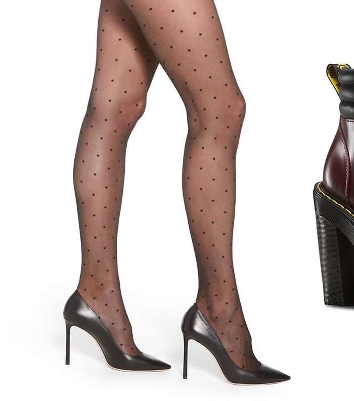 ارتدي الجوارب المنقطة بموضة الـ Polka Dots لاطلالة Edgy تعكس اسلوب التسعينيات مع احذية الرانجر