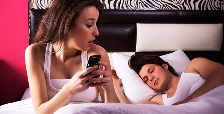 أبرز علامات خيانة الزوجة