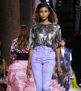 موضة الجينز بقصة الخصر العالي من روبيرتو كافالي لصيف 2016