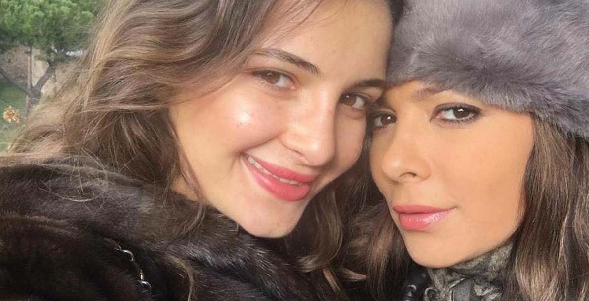 صور أصالة وشام الذهبي: الأم تظهر أحياناً في عمر ابنتها!