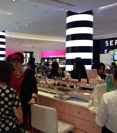 مشاركة نسائية واسعة في الإفتتاح