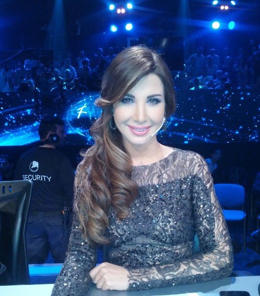 نانسي عجرم تختار فساتين الدانتيل