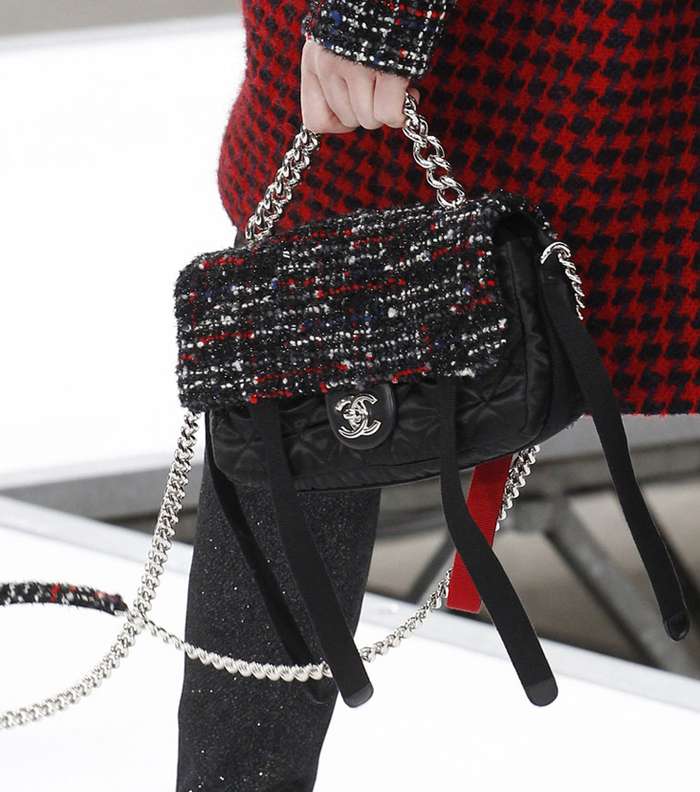 حقيبة CHANEL الكلاسيكية التويدية من مجموعة شتاء 2018