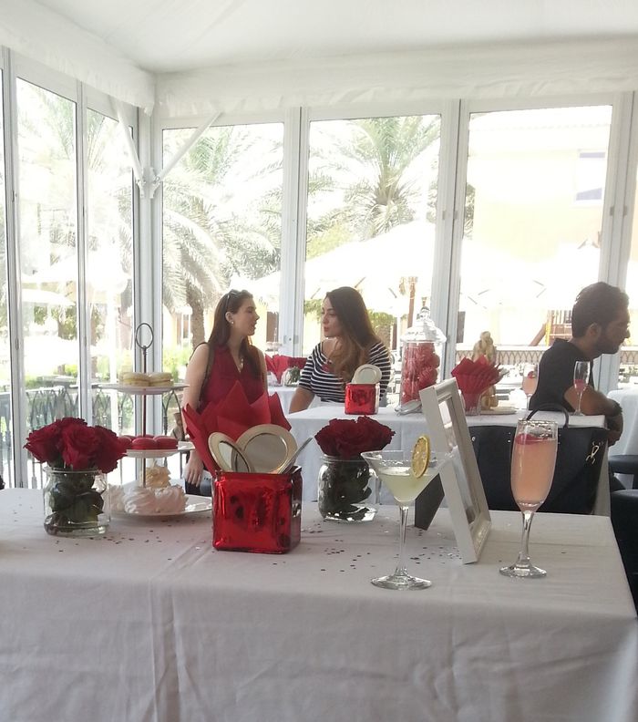 ضيوف الحفل يستمتعون أجواءاً رومنسية في مطعم Maison Mathis