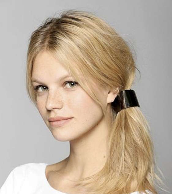 تسريحة ذيل الحصان المنخفضة