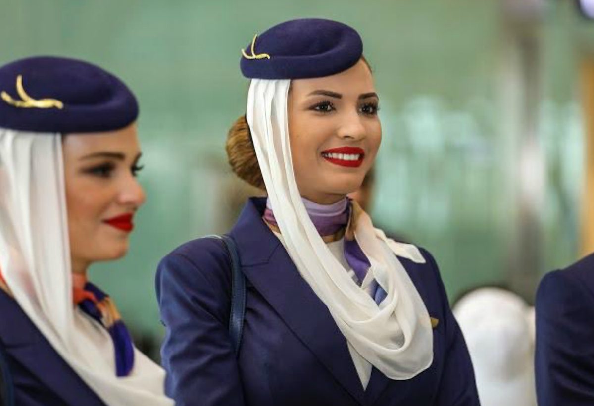 اختلاف في شكل القبعات والأوشحه