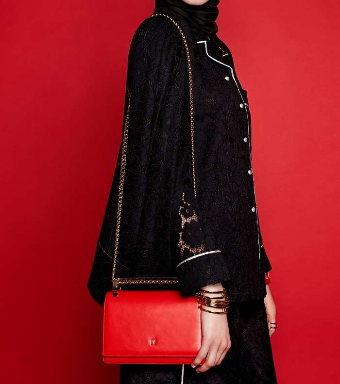 اكتشفي موديلات العبايات والملابس المناسبة لشهر رمضان المبارك من كارولينا هيريرا